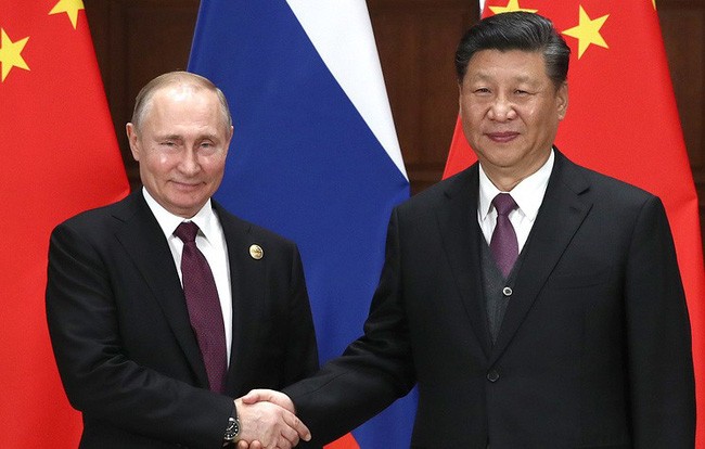 Trung Quốc trao cho Nga phao cứu sinh khiến phương Tây bối rối - Ảnh 1.