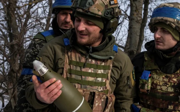 Mỹ tập trung huấn luyện quân đội Ukraine tiết kiệm đạn - Ảnh 2.