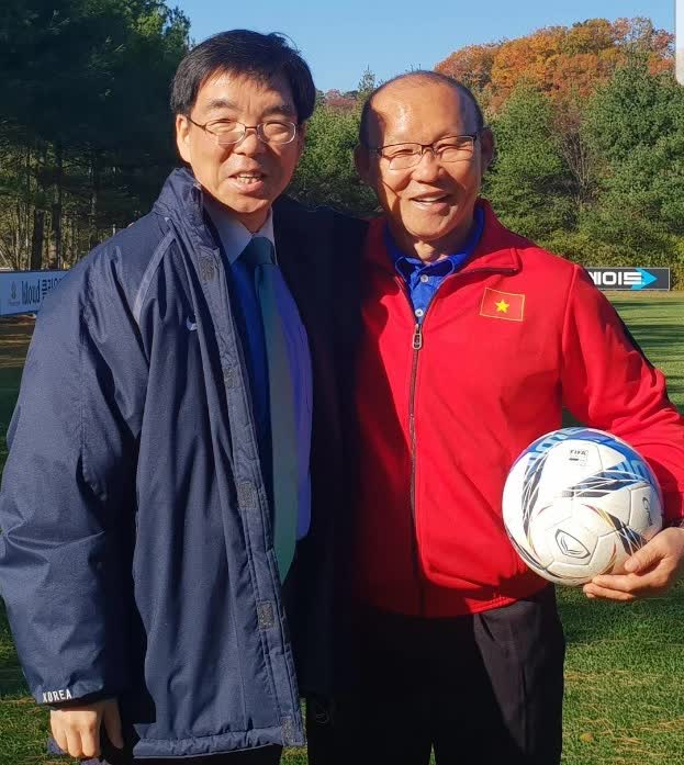 Phóng viên Hàn Quốc: Quang Hải lẽ ra nên đến K League, Công Phượng bỏ AFF Cup 2022 là đúng - Ảnh 2.