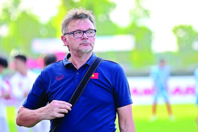 HLV Philippe Troussier: Bát cơm bờ hồ và giấc mơ World Cup