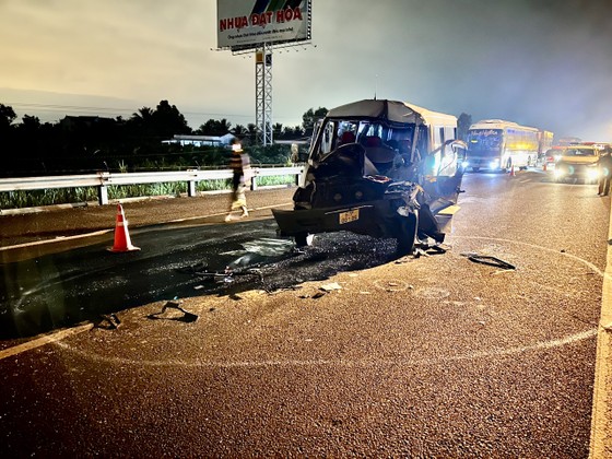 Truy tìm phương tiện gây tai nạn trên cao tốc Trung Lương - TPHCM làm 2 người tử vong, nhiều người bị thương - Ảnh 1.