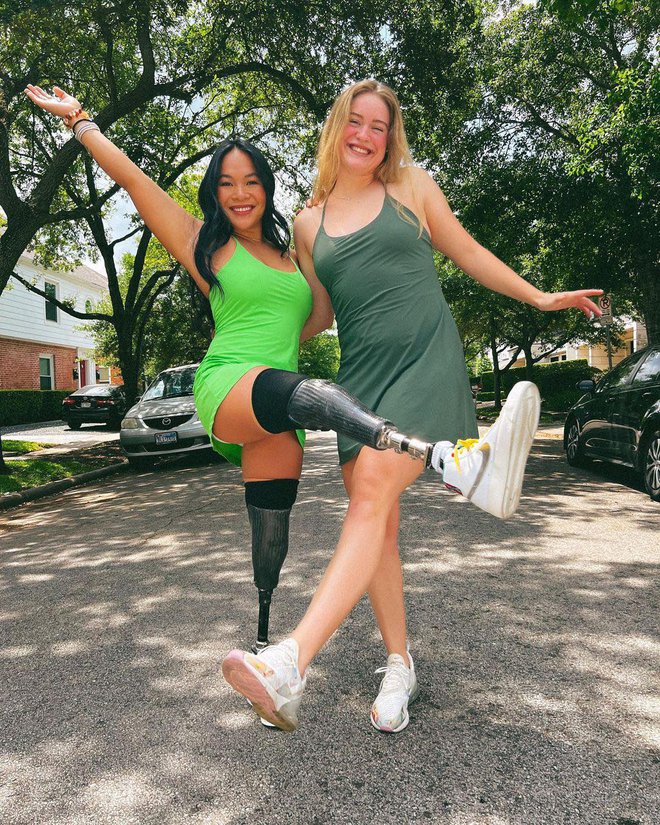 Cuộc sống hiện tại của b&eacute; g&aacute;i gốc Việt bị bố mẹ nổ bom mất 2 ch&acirc;n: Được b&aacute;o ch&iacute; thế giới gọi l&agrave; nữ k&igrave;nh ngư thần kỳ, trở th&agrave;nh đại sứ truyền cảm hứng cho những người khuyết tật - Ảnh 22.