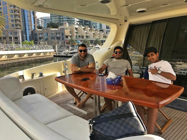 Đẳng cấp khác biệt của rich kid Dubai: Xây sở thú trong nhà, bọc xe bằng Louis Vuitton, sự xa hoa thuộc một tầm cao mới - Ảnh 7. Đẳng cấp khác biệt của rich kid Dubai: Xây sở thú trong nhà, bọc xe bằng Louis Vuitton, sự xa hoa thuộc một tầm cao mới - Ảnh 7.