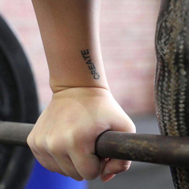 Cuộc sống hiện tại của b&eacute; g&aacute;i gốc Việt bị bố mẹ nổ bom mất 2 ch&acirc;n: Được b&aacute;o ch&iacute; thế giới gọi l&agrave; nữ k&igrave;nh ngư thần kỳ, trở th&agrave;nh đại sứ truyền cảm hứng cho những người khuyết tật - Ảnh 14.