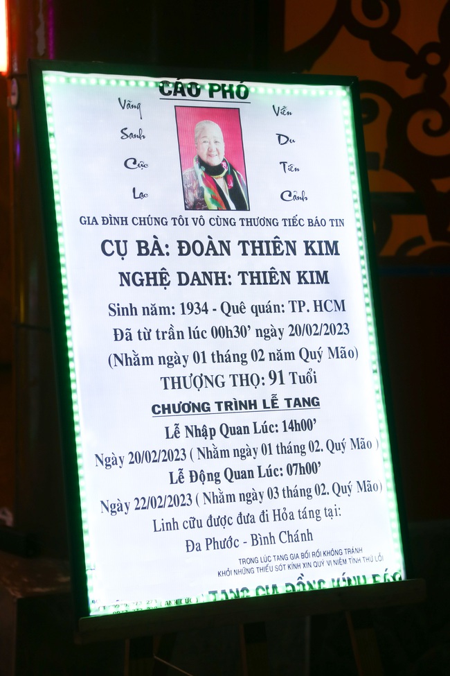 Các con túc trực ở tang lễ, Mỹ Tâm và dàn sao Việt thương tiếc cố NS Thiên Kim - Ảnh 13.