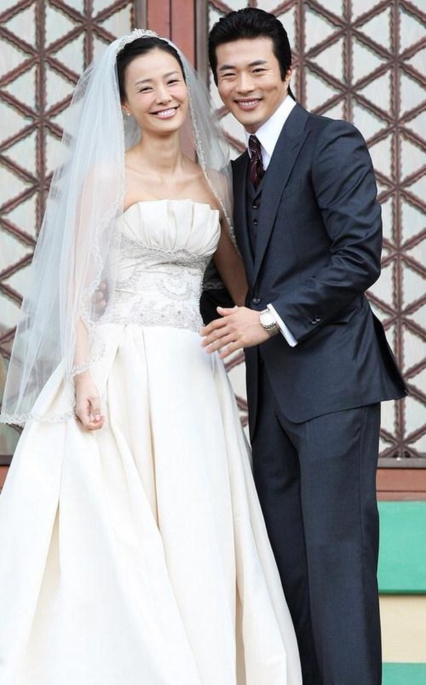 Sao nam bị quay lưng khi cưới vợ: Kwon Sang Woo - Lee Seung Gi nhận chỉ trích vì bạn đời tai tiếng, đệ nhất mỹ nam Nhật mới tội nghiệp! - Ảnh 7.