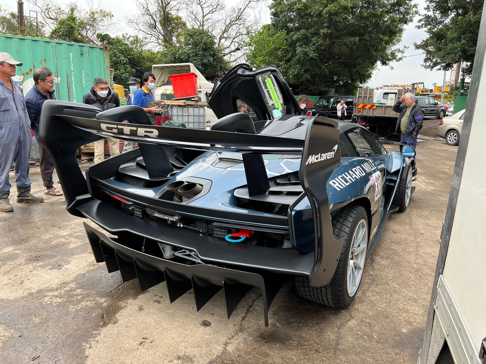 Cùng là McLaren Senna nhưng chiếc được đồn đoán về Việt Nam này khủng hơn xe của ông Đặng Lê Nguyên Vũ và Hoàng Kim Khánh - Ảnh 4.