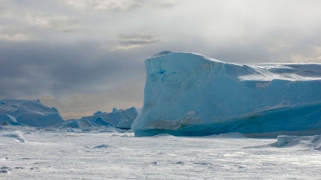 Băng biển ở Nam Cực đang tan chảy thấp kỷ lục - Ảnh 1.