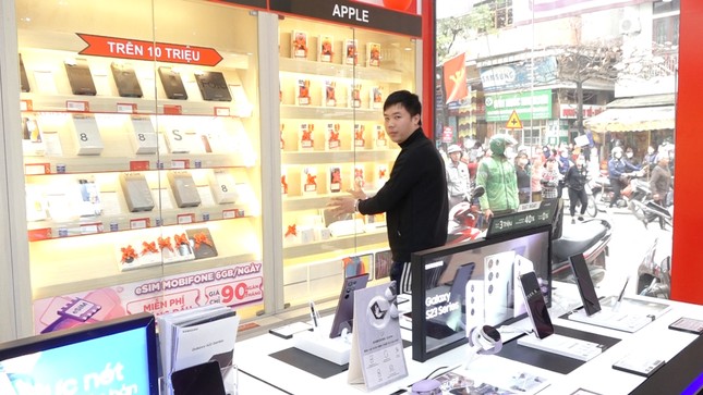 Vụ trộm 42 điện thoại iPhone ở Hà Nội: Nghi phạm khai chơi Bitcoin thua lỗ - Ảnh 2.