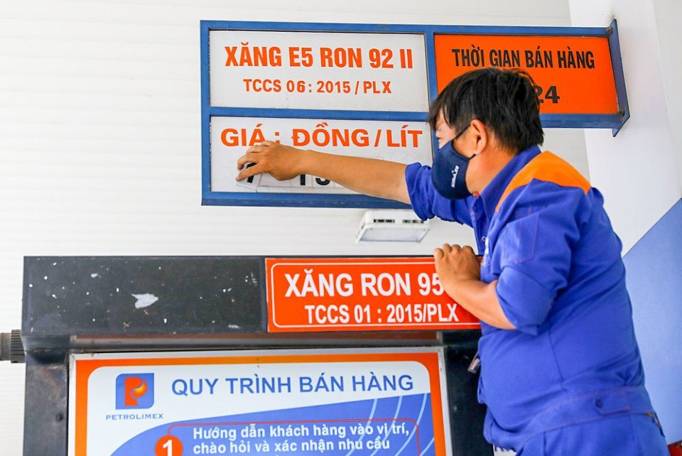 Bộ Tài chính điều chỉnh loạt chi phí tính giá xăng dầu - Ảnh 1.