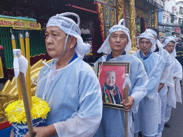 NSND Bạch Tuyết giải thích lý do cười trong đám tang nghệ sĩ Thiên Kim - Ảnh 4.