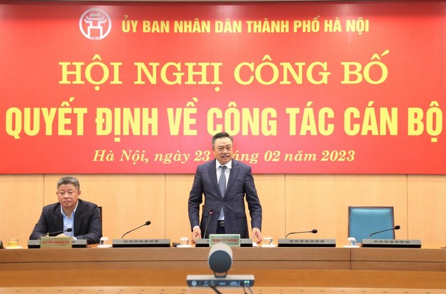 Chủ tịch Hà Nội Trần Sỹ Thanh trao quyết định công tác cán bộ - Ảnh 2.