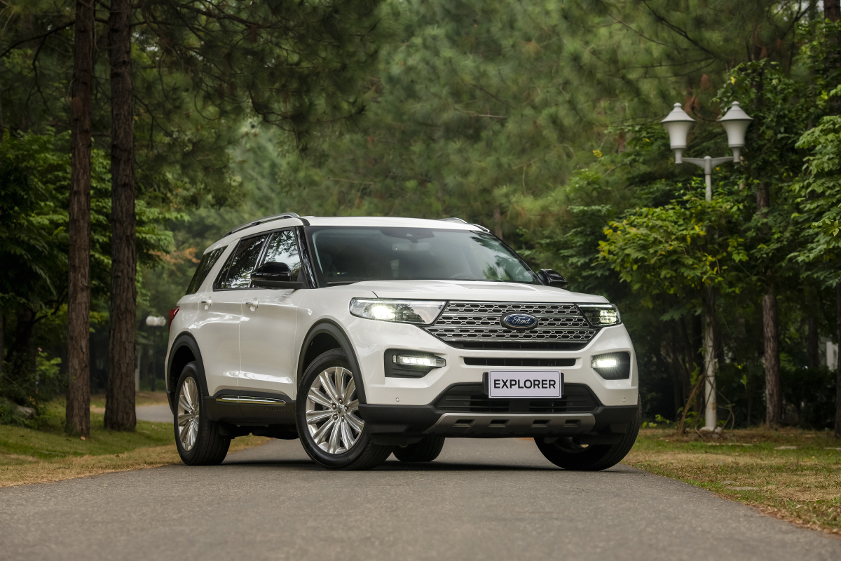 Bảng giá xe Ford tháng 2: Ford Explorer được giảm 30 triệu đồng - Ảnh 1.