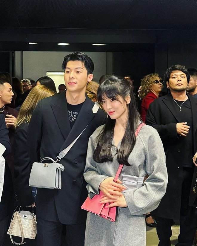  Song Hye Kyo đại náo Milan Fashion Week: Visual gây sốt khi sánh bên nam thần Hứa Quang Hán, được khán giả rần rần ủng hộ - Ảnh 16.