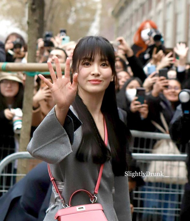 Ảnh Song Hye Kyo tại Milan Fashion Week bị chỉnh sửa quá đà, nhan sắc thật không đẹp tựa tiên tử? - Ảnh 5.