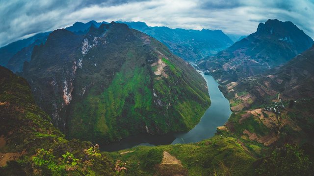 Chuyên trang du lịch bình chọn 10 địa danh đẹp nhất Việt Nam năm 2023: Có nơi được mệnh danh là Tiểu Vạn lý trường thành - Ảnh 4.