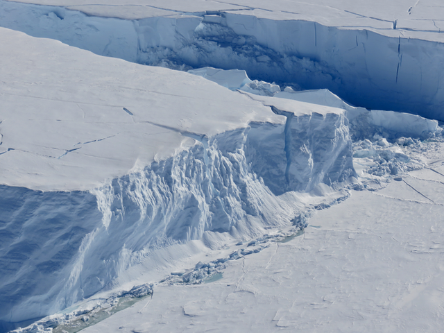 Đặt camera theo dõi sông băng ngày tận thế, chuyên gia băn khoăn trước thay đổi lạ này - Ảnh 1.