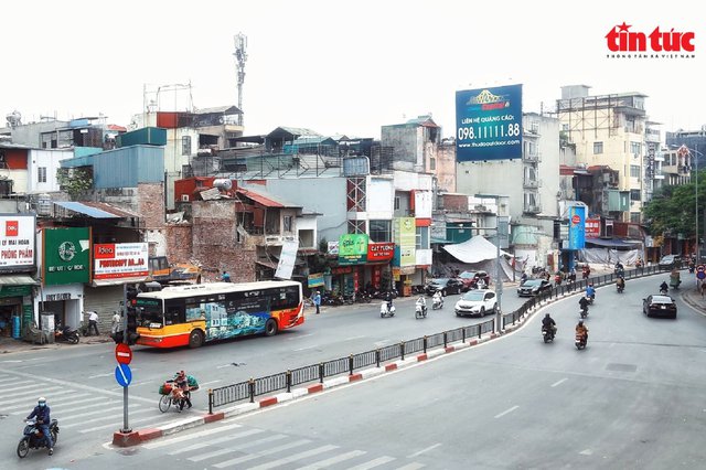 Hà Nội: Tiểu thương phố thời trang tranh thủ xả hàng trước khi bị giải phóng mặt bằng - Ảnh 10.