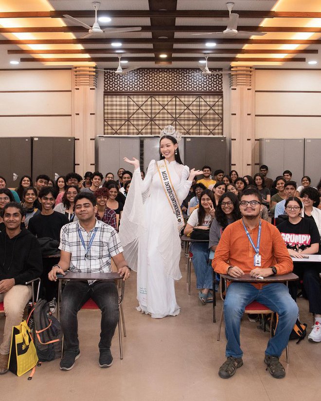  Hoa hậu Bảo Ngọc được fan quốc tế vây kín trong chuyến công tác Ấn Độ  - Ảnh 6.