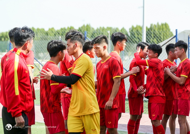 Cầu thủ U20 Việt Nam bật khóc khi HLV Hoàng Anh Tuấn chốt người dự giải châu Á - Ảnh 2.