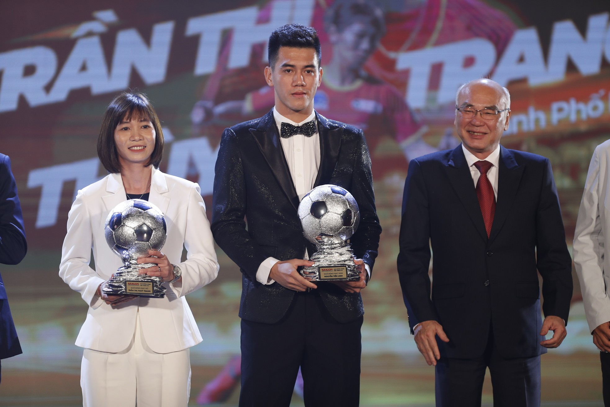 Quả bóng vàng Việt Nam 2022 thuộc về Huỳnh Như và Văn Quyết