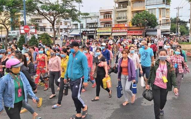 Trên nửa triệu lao động bị giảm giờ làm, 7.000 người nghỉ việc không lương, 48.000 người bị chấm dứt hợp đồng: Ngành nào, tỉnh thành nào bị ảnh hưởng nặng nhất? - Ảnh 1.