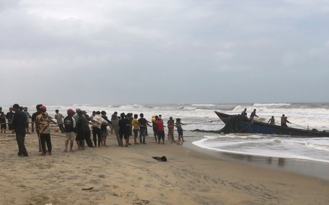 Tìm thấy thi thể thuyền viên mất tích trong vụ chìm tàu ở Thừa Thiên - Huế - Ảnh 1.