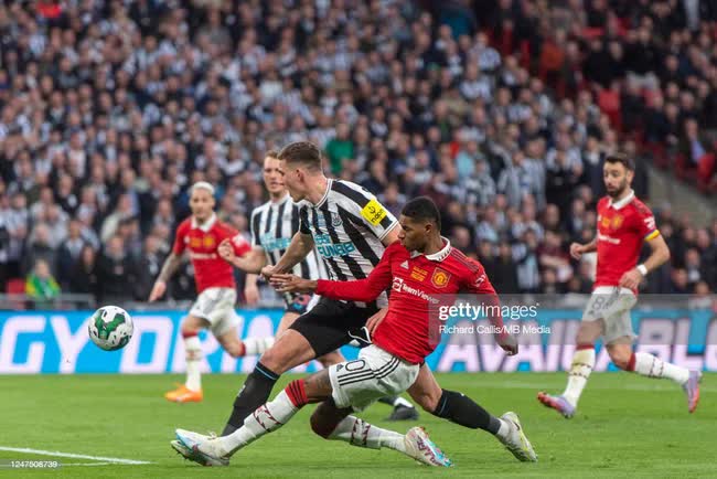 Thổi bay Newcastle, Man United giành chức vô địch đầy quý giá sau 6 năm trắng tay - Ảnh 2.