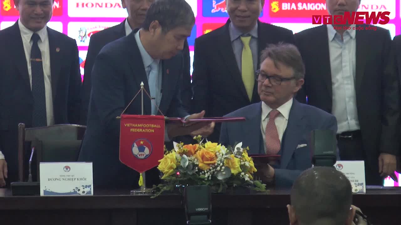 HLV Philippe Troussier ký hợp đồng dẫn dắt đội tuyển Việt Nam