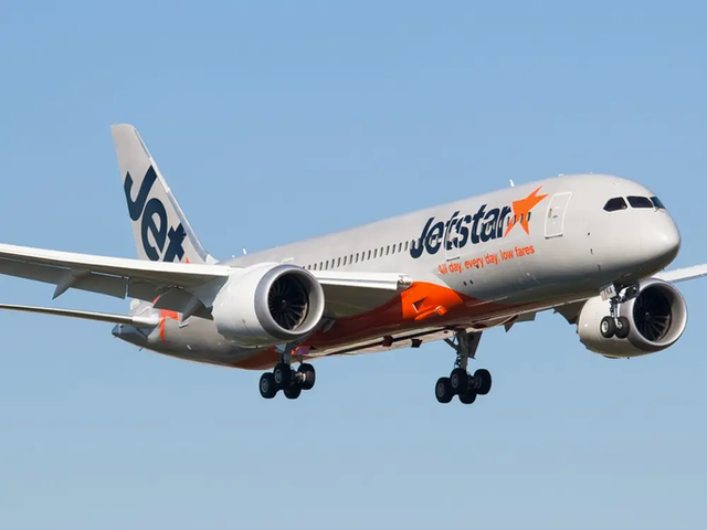  Liên tiếp gặp sự cố ly kỳ, máy bay Jetstar nhốt khách trong 7 giờ  - Ảnh 1.