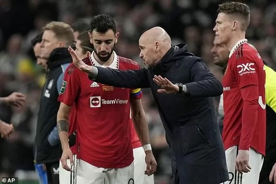 Erik Ten Hag và Bruno Fernandes: Đây chỉ mới là danh hiệu đầu tiên - Ảnh 2.