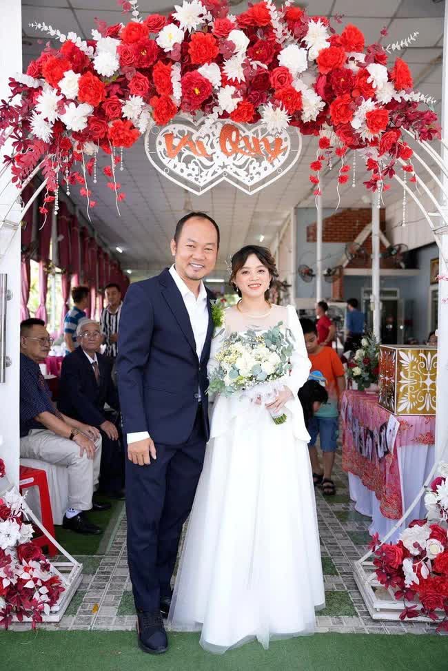 Long Đẹp Trai xác nhận ly hôn Phi Nga, tổ chức đám cưới với vợ trẻ đẹp - Ảnh 2.