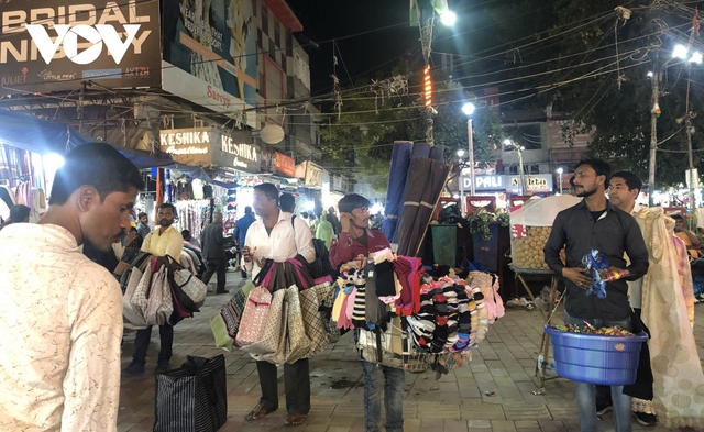  Thăm khu chợ sầm uất bậc nhất New Delhi, nơi người bán hàng toàn là đàn ông  - Ảnh 7.