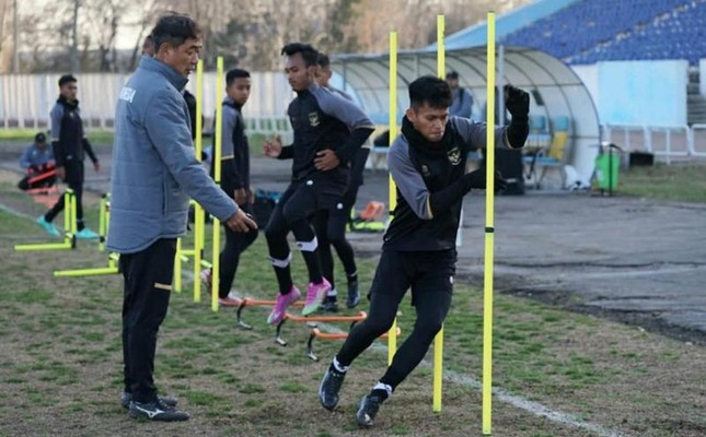 HLV Shin Tae-yong và Indonesia lại than thở về sân tập, lần này là U20 châu Á - Ảnh 2.