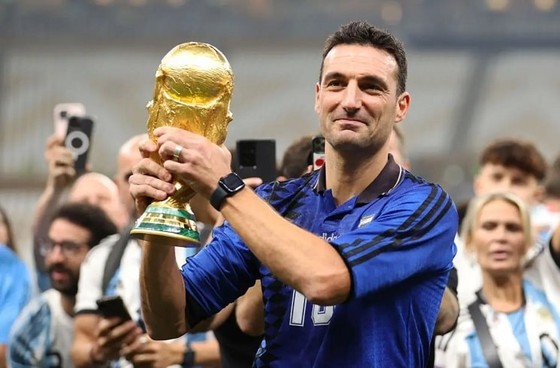 Lionel Scaloni được vinh danh là HLV xuất sắc nhất FIFA 2022 - Ảnh 4.