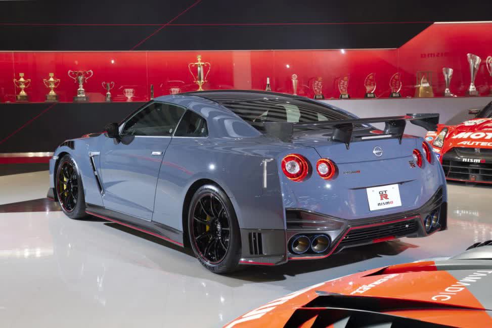 Nissan GT-R Nismo đầu tiên về Việt Nam: Toàn đồ chơi hàng thửa, giá bên Mỹ đã vài tỷ thì đại gia Việt đúng chuẩn dân chơi - Ảnh 4.