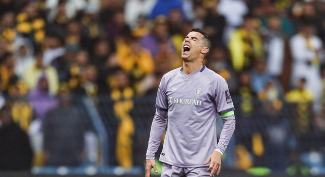 Ronaldo khai hỏa, cứu đội nhà khỏi kết cục ê chề - Ảnh 2.