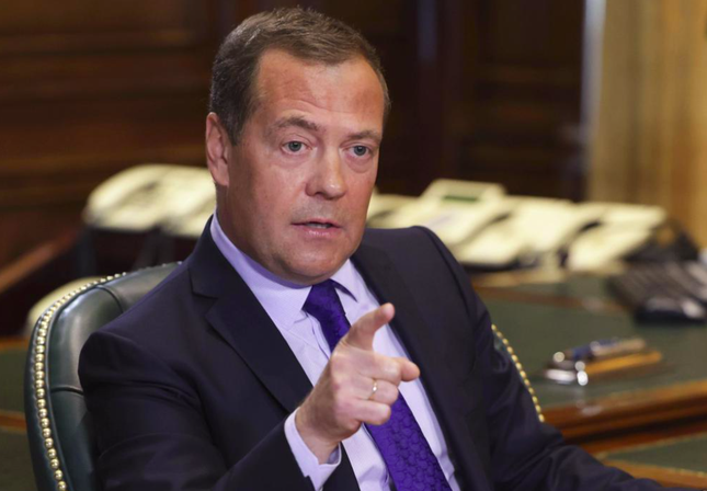 Ông Medvedev tuyên bố nhiều vũ khí Mỹ hơn sẽ khiến toàn bộ Ukraine ‘bị thiêu rụi - Ảnh 1.