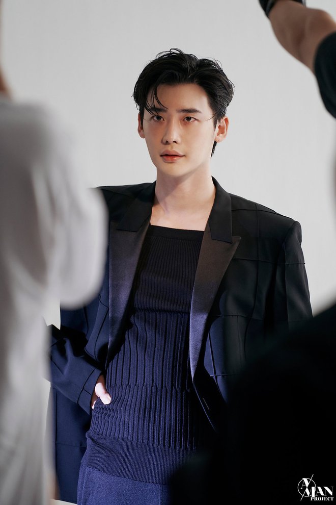  Động thái bất ngờ của Lee Jong Suk vô tình hé lộ tình trạng quan hệ hiện tại với bạn gái IU - Ảnh 6.