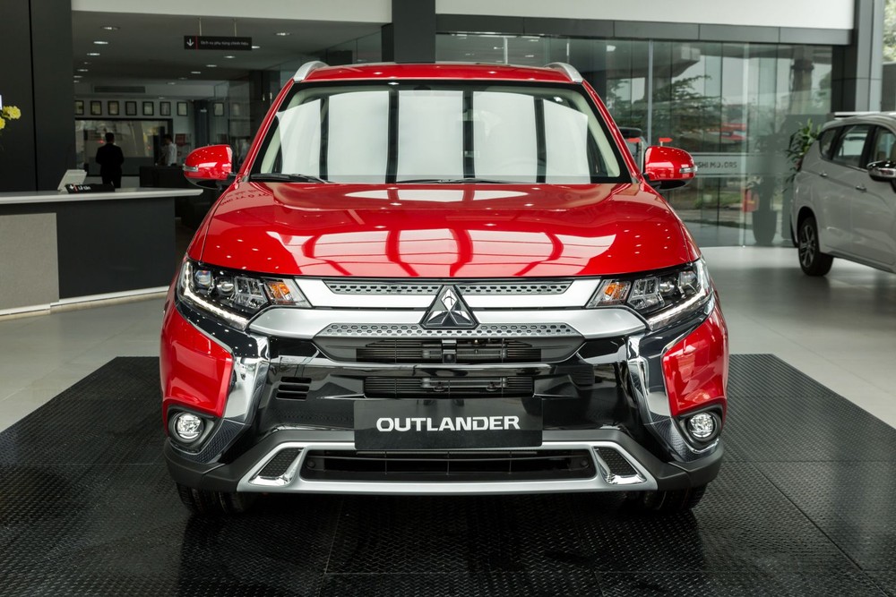 Bảng giá xe Mitsubishi tháng 2: Mitsubishi Outlander nhận ưu đãi gần 70 triệu đồng - Ảnh 1.