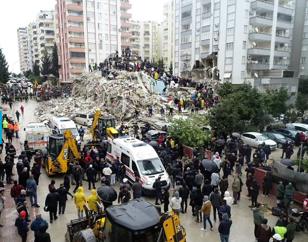 Chùm ảnh chứng minh mức độ tàn phá khủng khiếp của động đất ở Thổ Nhĩ Kỳ: Di tích lịch sử ngàn năm tuổi bị san phẳng trong chốc lát - Ảnh 13.