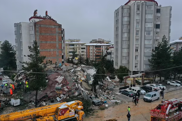 Chùm ảnh chứng minh mức độ tàn phá khủng khiếp của động đất ở Thổ Nhĩ Kỳ: Di tích lịch sử ngàn năm tuổi bị san phẳng trong chốc lát - Ảnh 11.