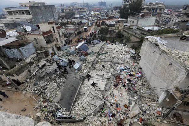 Video: Tòa nhà “chống động đất đổ sập trong tích tắc sau trận động đất 7,8 độ richter tại Thổ Nhĩ Kỳ và Syria - Ảnh 1.