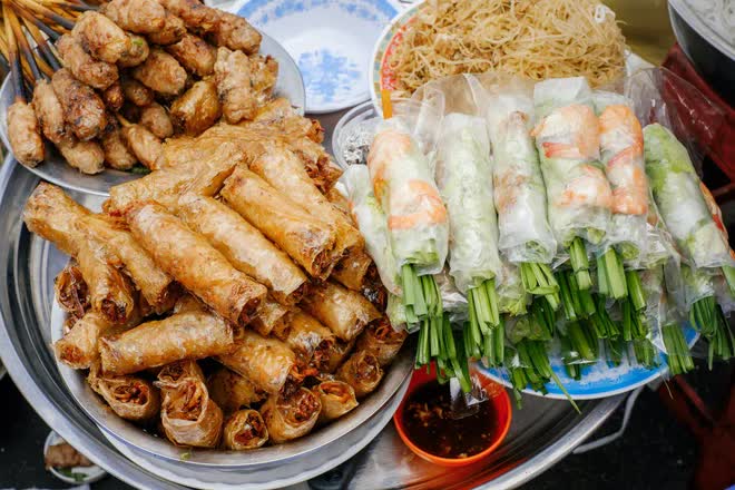 Khách Tây mê mẩn đồ ăn Việt Nam: Ẩm thực ở đây ngon nhất châu Á - Ảnh 3.