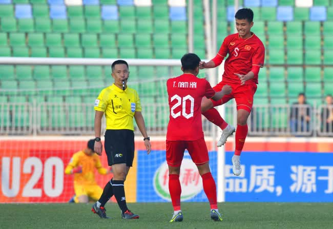 Nhà vô địch SEA Games: U20 Việt Nam chơi cực tự tin, thoát pressing rất hay - Ảnh 1.