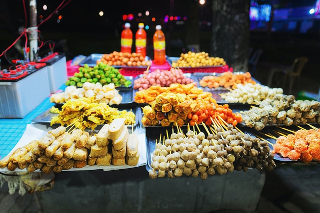 Khách Tây mê mẩn đồ ăn Việt Nam: Ẩm thực ở đây ngon nhất châu Á - Ảnh 1.