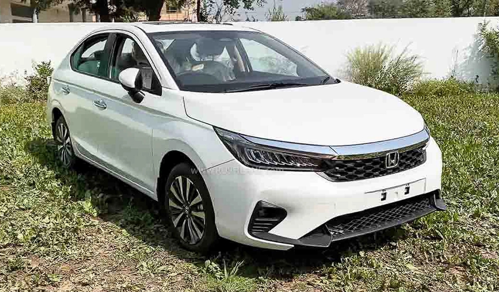 Honda City 2023 lần đầu lộ diện ngoài đời thực: Có cửa sổ trời, màn hình to sau vô-lăng, về Việt Nam sẽ làm khó Vios - Ảnh 2.