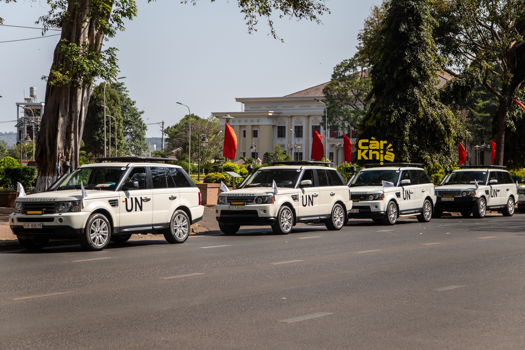 Ông Đặng Lê Nguyên Vũ mang dàn SUV độ khủng đến lễ hội cà phê lớn nhất Việt Nam: G 63 và LX 570 làm nền cho 10 chiếc Range Rover - Ảnh 1.