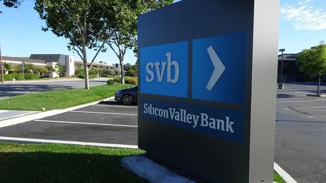  Sốc: Trước khi sụp đổ, SVB không có giám đốc quản lý rủi ro trong gần 1 năm dù là ngân hàng lớn thứ 16 của Mỹ  - Ảnh 1.
