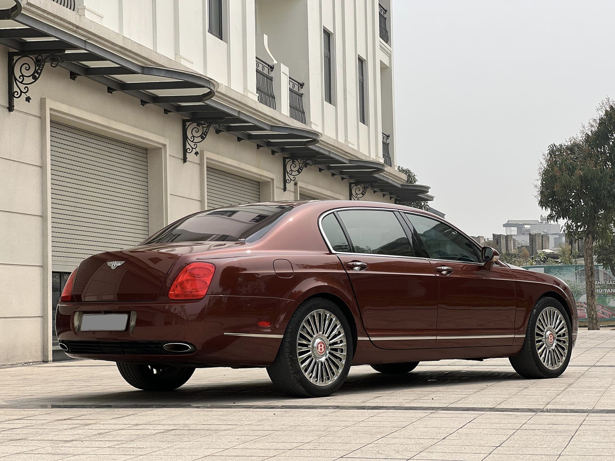 Chiếc Bentley Flying Spur biểu tượng quyền lực của đại gia Việt một thời này bán lại chỉ hơn 1,2 tỷ - Ảnh 3.